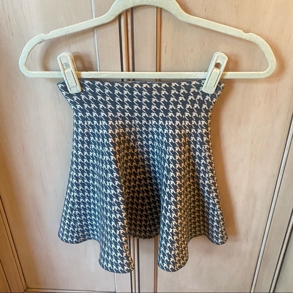 Houndstooth Skirt - Picture 4 of 11